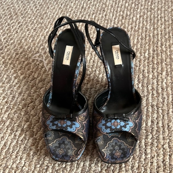 Beautiful Prada - Picture 1 of 3